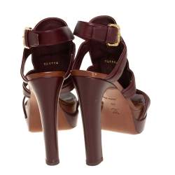 مملوكة مسبقًا صندل لوي فيتون جلد عنابي مزخرف نعل سميك مقدمة مفتوحة بحزام للكاحل مقاس 38