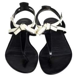 Pre Owned Louis Vuitton Black/Cream Patent Leather And Leather Flat Thong Sandals Size 41