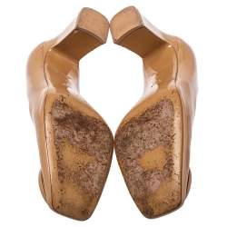 مملوكة مسبقًا حذاء كعب عالي لوي فيتون ماديلين كعب سميك جلد لامع بيج مقاس 37.5