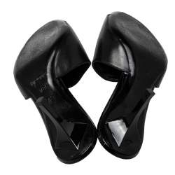 مملوكة مسبقًا Louis Vuitton Black Studded Leather Slide Sandals Size 38.5