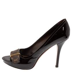 مملوكة مسبقًا حذاء كعب عالي لوي فيتون مقدمة مفتوحة نعل سميك كانفاس ميني لين و جلد لامع أسود مقاس 37.5