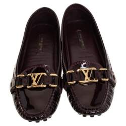 مملوكة مسبقًا Louis Vuitton Burgundy Patent Leather Oxford Slip On Loafers Size 35