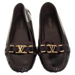 مملوكة مسبقًا Louis Vuitton Burgundy Patent Leather Slip On Loafers Size 38