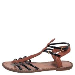 مملوكة مسبقًا صندل فلات لوي فيتون بسيور مزين بشعار الماركة جلد وجلد لاع بني/ أسود مقاس 37.5