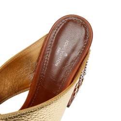 مملوكة مسبقًا Louis Vuitton Metallic Gold Foil Leather Studded Block Heel Slide Sandals Size 39