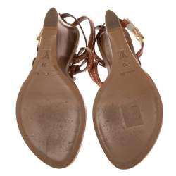 مملوكة مسبقًا صندل لوي فيتون فلور جلد وجلد لامع كريمي/بني فاتح كعب روكي سير حرف تي مقاس 38