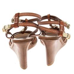 مملوكة مسبقًا صندل لوي فيتون فلور جلد وجلد لامع كريمي/بني فاتح كعب روكي سير حرف تي مقاس 38