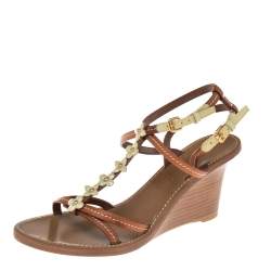 مملوكة مسبقًا صندل لوي فيتون فلور جلد وجلد لامع كريمي/بني فاتح كعب روكي سير حرف تي مقاس 38