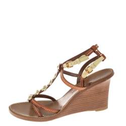 مملوكة مسبقًا صندل لوي فيتون فلور جلد وجلد لامع كريمي/بني فاتح كعب روكي سير حرف تي مقاس 38