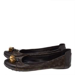 مملوكة مسبقًا حذاء فلات باليه لوى فيتون لوفلى غطاء مقدمة جلد لامع وكانفاس مونوغرامى مقاس 39