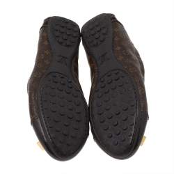 مملوكة مسبقًا حذاء فلات باليه لوى فيتون لوفلى غطاء مقدمة جلد لامع وكانفاس مونوغرامى مقاس 39