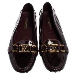 Pre Owned حذاء لوفرز لوي فيتون سليب أون جلد لامع عنابي مقاس 37