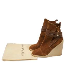 مملوكة مسبقًا حذاء بوت كاحل لوي فيتون كعب روكي سويدي بني مقاس 37