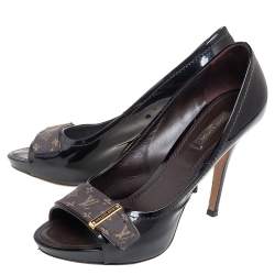 مملوكة مسبقًا Lousi Vuitton Burgundy Patent Leather Monogram Open Toe Pumps Size 39