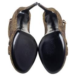 مملوكة مسبقًا Louis Vuitton Gold Texture Leather Buckle Platform Sandals Size 38.5