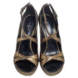مملوكة مسبقًا Louis Vuitton Gold Texture Leather Buckle Platform Sandals Size 38.5
