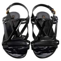 مملوكة مسبقًا Louis Vuitton Black Patent Leather Crossing Flat Sandals Size 41