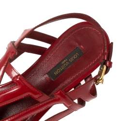 مملوكة مسبقًا صندل لوي فيتون فلات شعار سيور متعاكسة جلد لامع أحمر مقاس 36.5