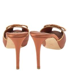 مملوكة مسبقًا صندل سلايدز لوي فيتون فيونكة ساتان بني مقاس 40.5