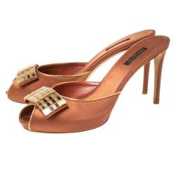 مملوكة مسبقًا صندل سلايدز لوي فيتون فيونكة ساتان بني مقاس 40.5