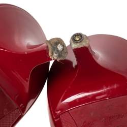 مملوكة مسبقًا صندل سلايد لوي فيتون جلد لامع أحمر مزين شعار الماركة أل ڨي مقاس 38