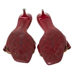 مملوكة مسبقًا صندل سلايد لوي فيتون جلد لامع أحمر مزين شعار الماركة أل ڨي مقاس 38