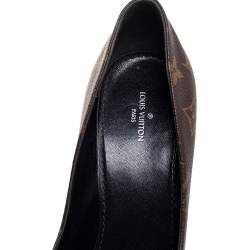 مملوكة مسبقًا Louis Vuitton Brown Monogram Canvas and Black Patent Leather Cap Toe Fetish Pointed-Toe Pumps Size 37