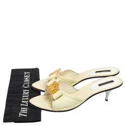 مملوكة مسبقًا Louis Vuitton Cream Patent Leather LV Logo Slide Sandals Size 41