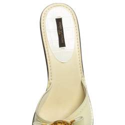مملوكة مسبقًا Louis Vuitton Cream Patent Leather LV Logo Slide Sandals Size 41