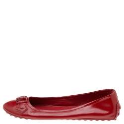 مملوكة مسبقًا حذاء باليرينا فلات لوي فيتون أوكسفورد جلد لامع أحمر مقاس 38 