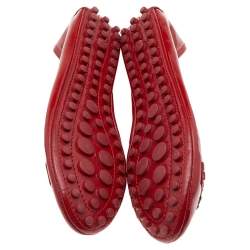 مملوكة مسبقًا حذاء باليرينا فلات لوي فيتون أوكسفورد جلد لامع أحمر مقاس 38 