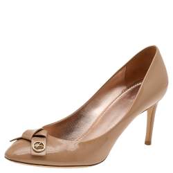 مملوكة مسبقًا Louis Vuitton Beige Patent Leather Bow Fiance Pumps Size 38