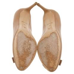 مملوكة مسبقًا Louis Vuitton Beige Patent Leather Bow Fiance Pumps Size 38