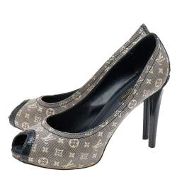 Pre Owned حذاء كعب عالي لوي فيتون كانفاس ميني لين مونوغرامي وجلد لامع مقدمة مفتوحة أزرق مقاس 37