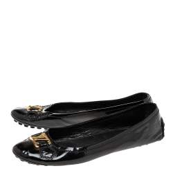مملوكة مسبقً�ا Louis Vuitton Black Patent Leather Logo Ballet Flats Size 37