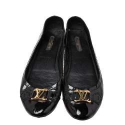 مملوكة مسبقًا Louis Vuitton Black Patent Leather Logo Ballet Flats Size 37