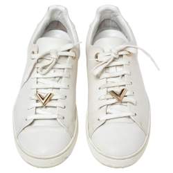 مملوكة مسبقًا حذاء رياضي لوي فيتون فرونترو مزخرف بالشعار جلد أبيض عنق منخفض مقاس 38.5