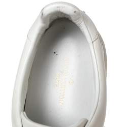 مملوكة مسبقًا حذاء رياضي لوي فيتون فرونترو مزخرف بالشعار جلد أبيض عنق منخفض مقاس 38.5