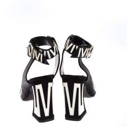 مملوكة مسبقًا صندل لوي فيتون جلد لامع وساتان أبيض/أسود رباط كاحل مقاس 37