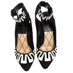 مملوكة مسبقًا صندل لوي فيتون جلد لامع وساتان أبيض/أسود رباط كاحل مقاس 37