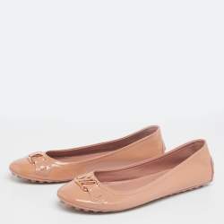 مملوكة مسبقًا حذاء باليرينا فلات اكسفورد لوي فيتون جلد لامع بيج مقاس 37.5