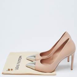 مملوكة مسبقًا Louis Vuitton Nude Pink Leather Urban Twist Metal Cap-Toe Pumps Size 39