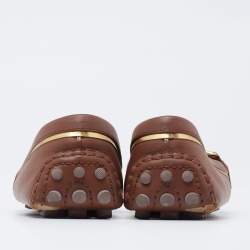 مملوكة مسبقًا حذاء لوفرز لوي فيتون جلد بني سليب أون بشعارمعدن مقاس 38