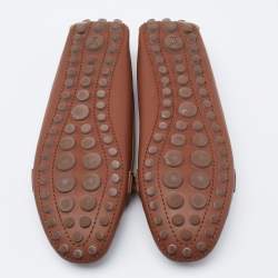 مملوكة مسبقًا حذاء لوفرز لوي فيتون جلد بني سليب أون بشعارمعدن مقاس 38