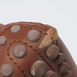 مملوكة مسبقًا حذاء لوفرز لوي فيتون جلد بني سليب أون بشعارمعدن مقاس 38