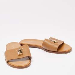 Pre Owned صندل سلايد فلات لوك إيت جلد مُحبب بني مقاس 39