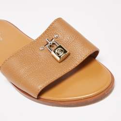 Pre Owned صندل سلايد فلات لوك إيت جلد مُحبب بني مقاس 39