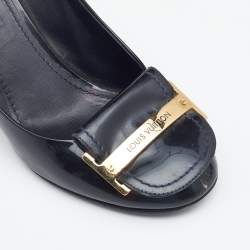 مملوكة مسبقًا Louis Vuitton Navy Blue Patent Leather Pumps Size 37