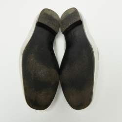 مملوكة مسبقًا حذاء لوفرز لوي فيتون جلد فضي مزخرف سلسلة وحرف ڨي مقاس 38.5