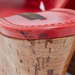 مملوكة مسبقًا صندل لوي فيتون جلد فيرنيه روج غرينادين كعب روكي مقاس 40.5